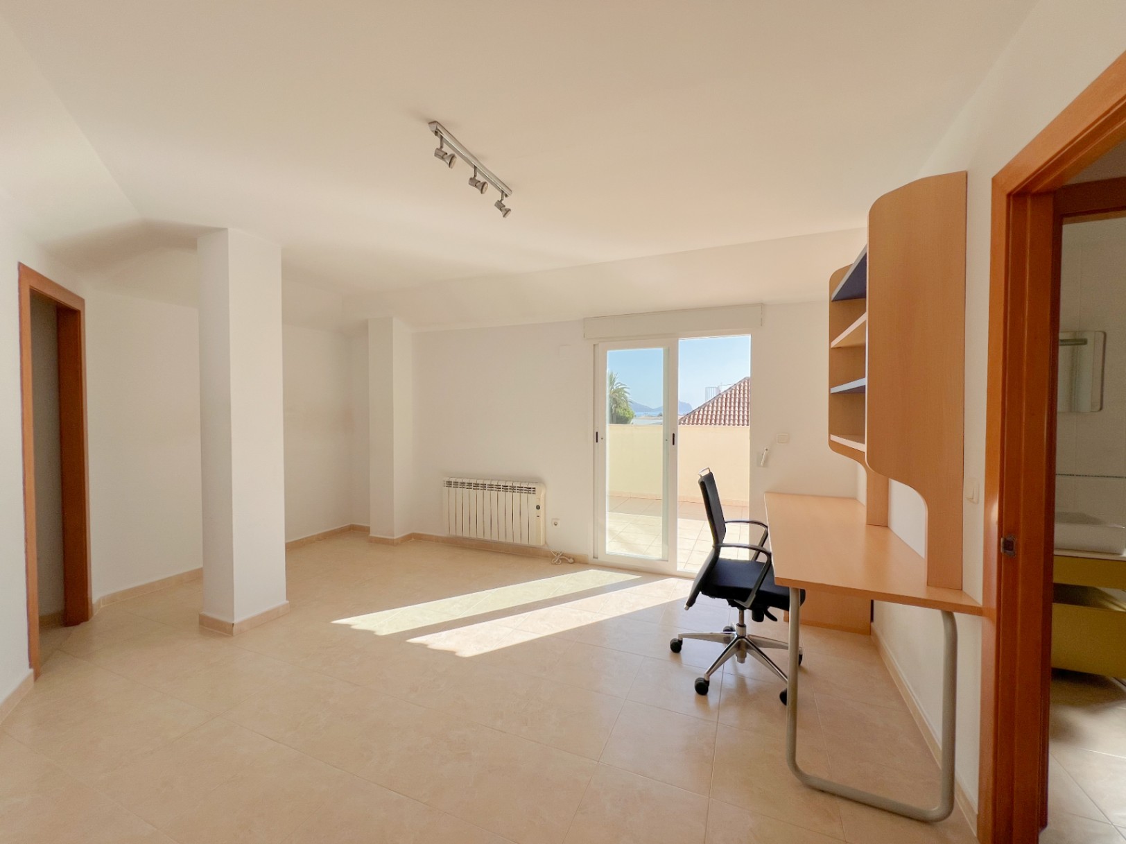 Elegant 183 m² Penthouse with Terraces and Sea Views in the Heart of Altea