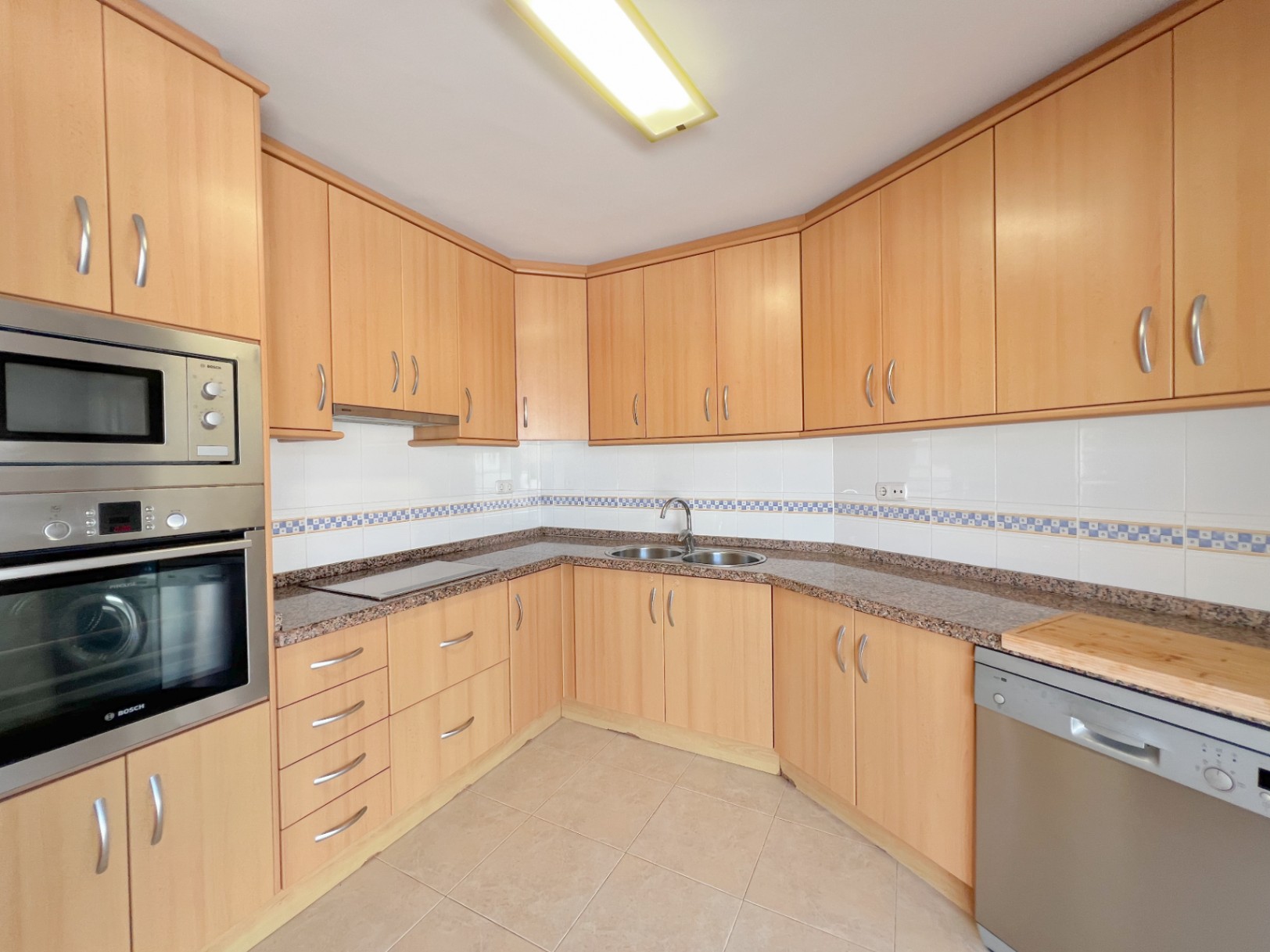 Elegant 183 m² Penthouse with Terraces and Sea Views in the Heart of Altea
