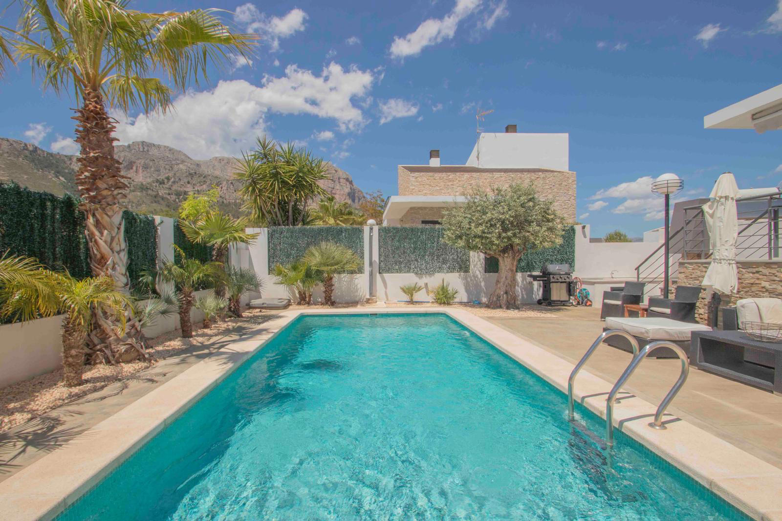 Detached villa for sale in Polop, Alicante
