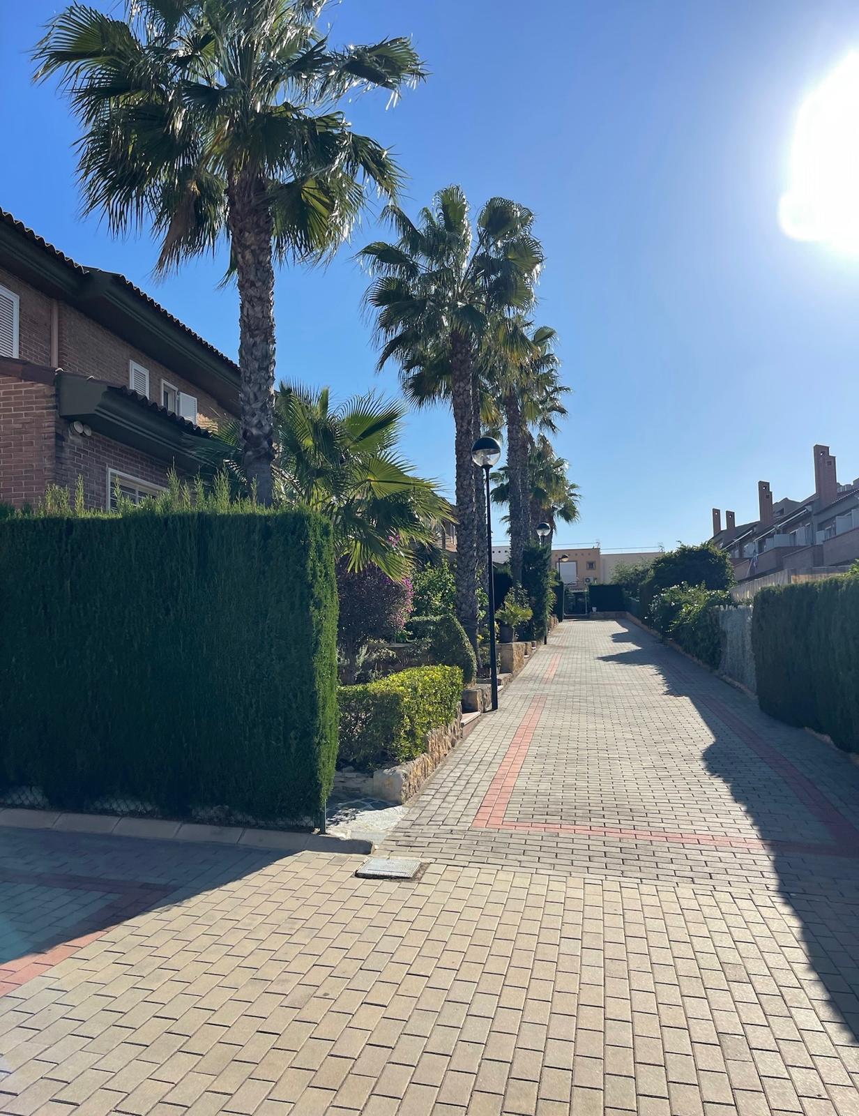 Bungalow de dos plantas en Albir, Alicante