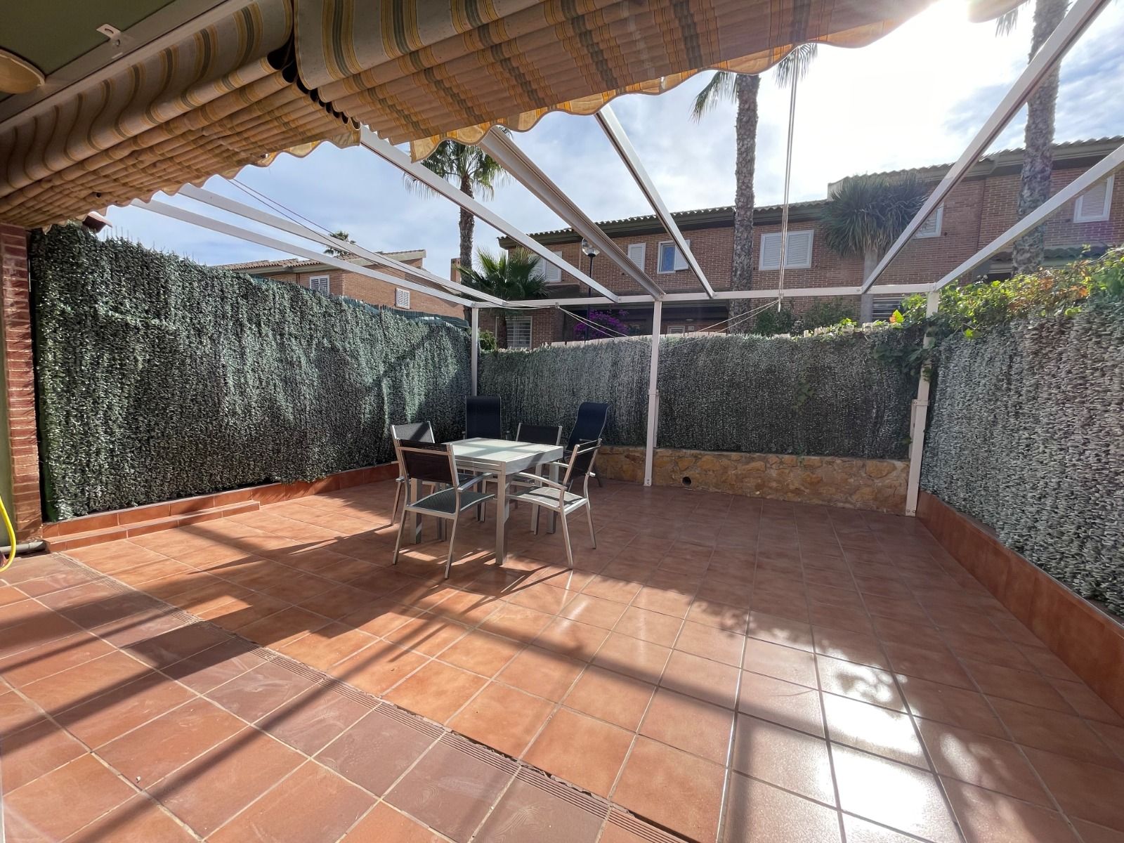 Bungalow de dos plantas en Albir, Alicante