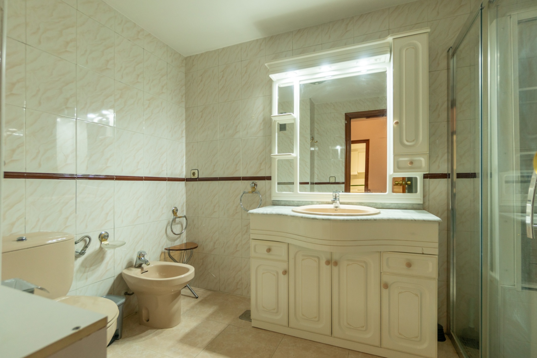 Spacious 120 m² apartment in the heart of Alfaz del Pí, close to all amenities.