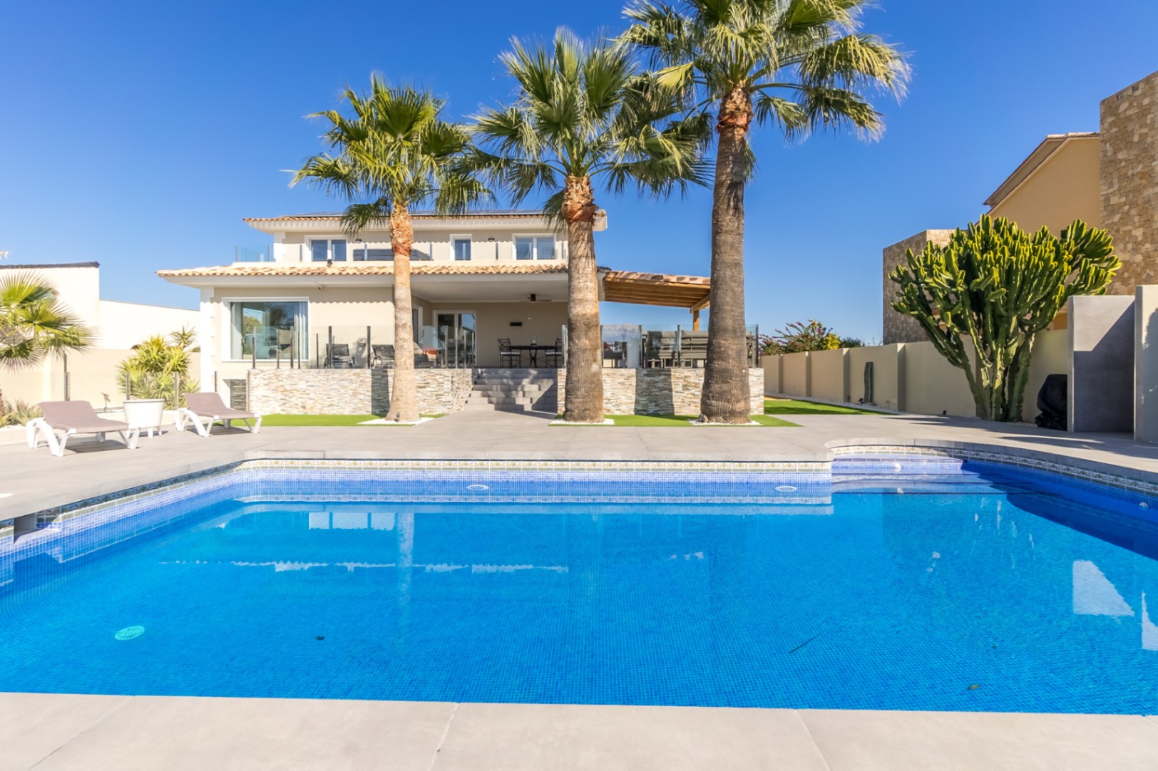 Une villa spectaculaire située à Alfaz del Pi