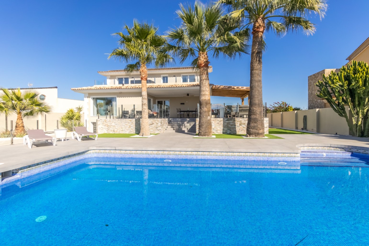 Une villa spectaculaire située à Alfaz del Pi