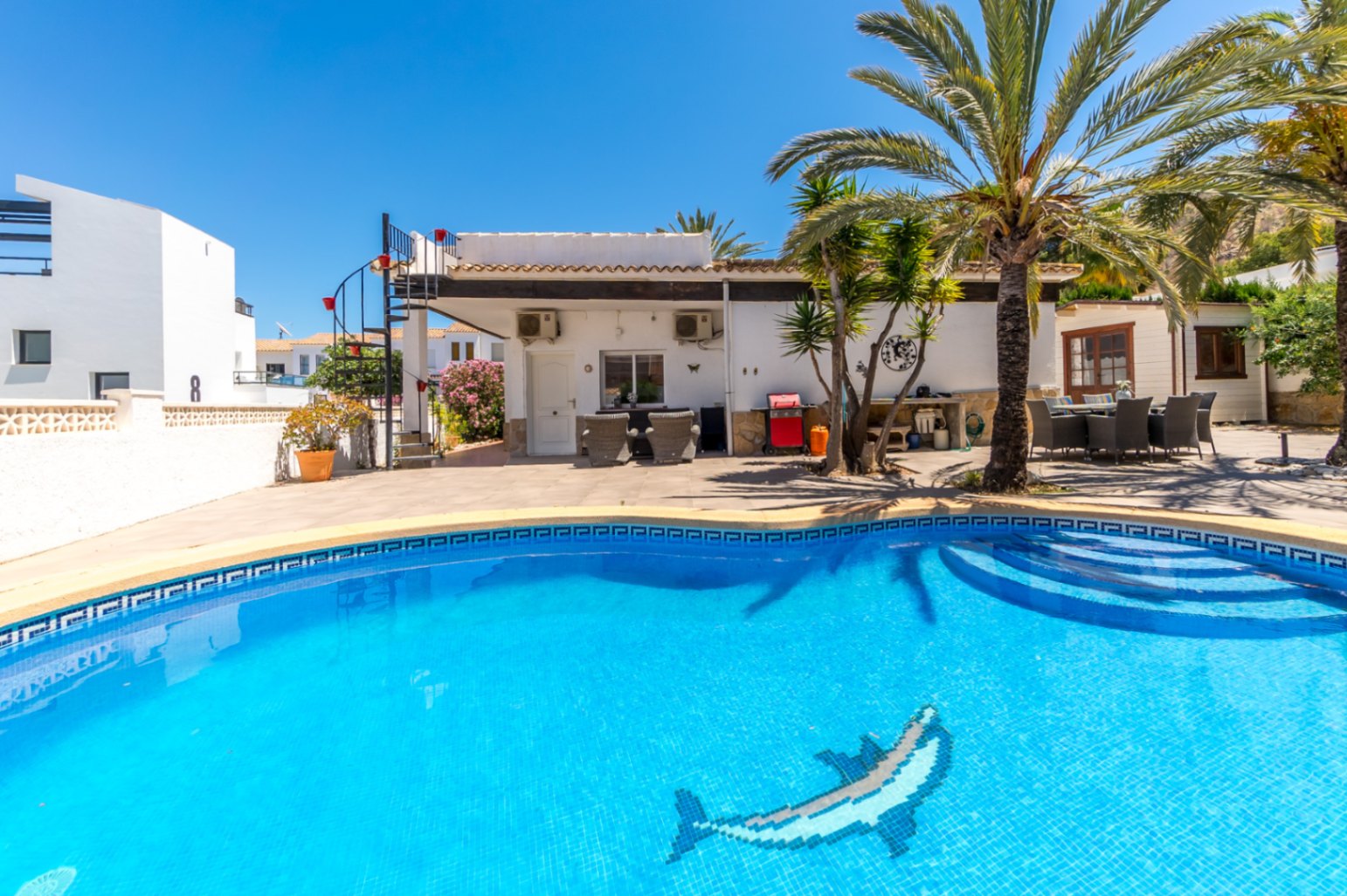 VIL3951ABE - MAGNIFICENT ONE-LEVEL VILLA WITH POOL, JACUZZI AND SEA VIEWS