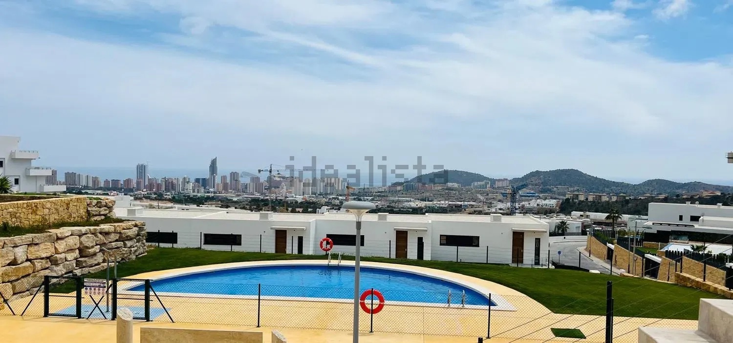 Beautiful and spacious 3-bedroom apartment in Balcon de Finestrat