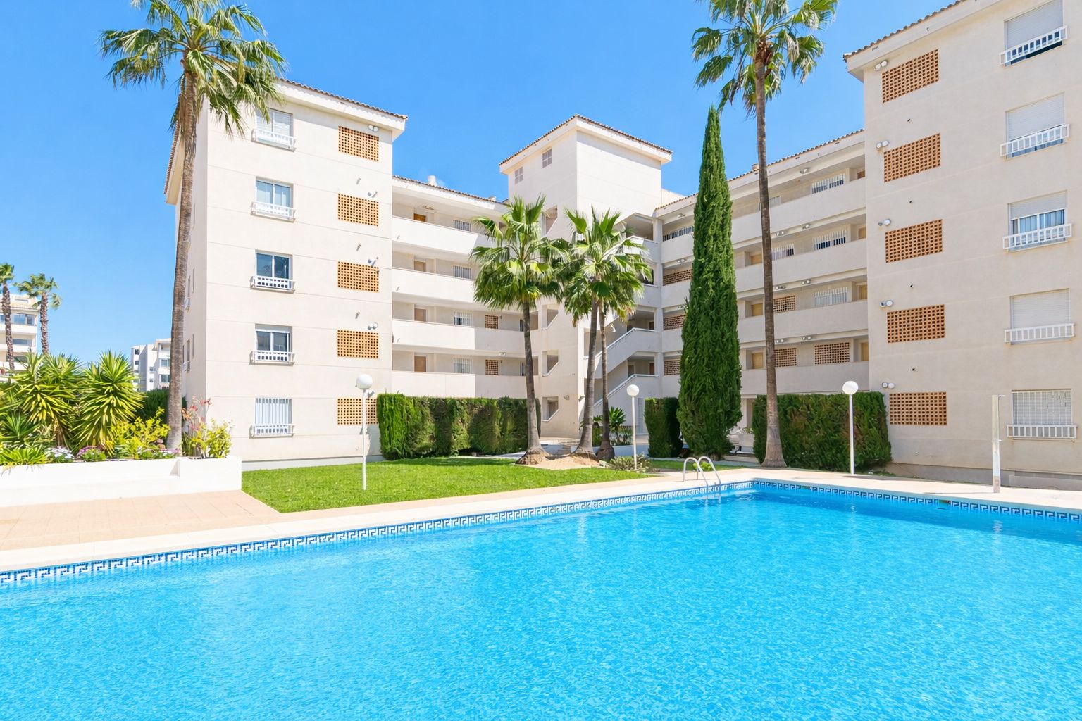 Bright apartment in Albir