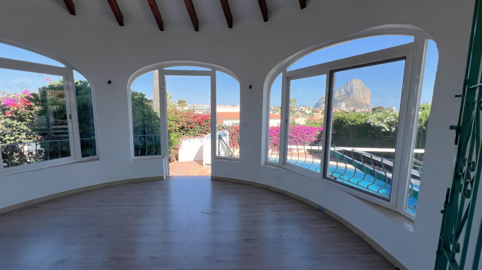 Villa with pool and views of the Peñón in Calpe
