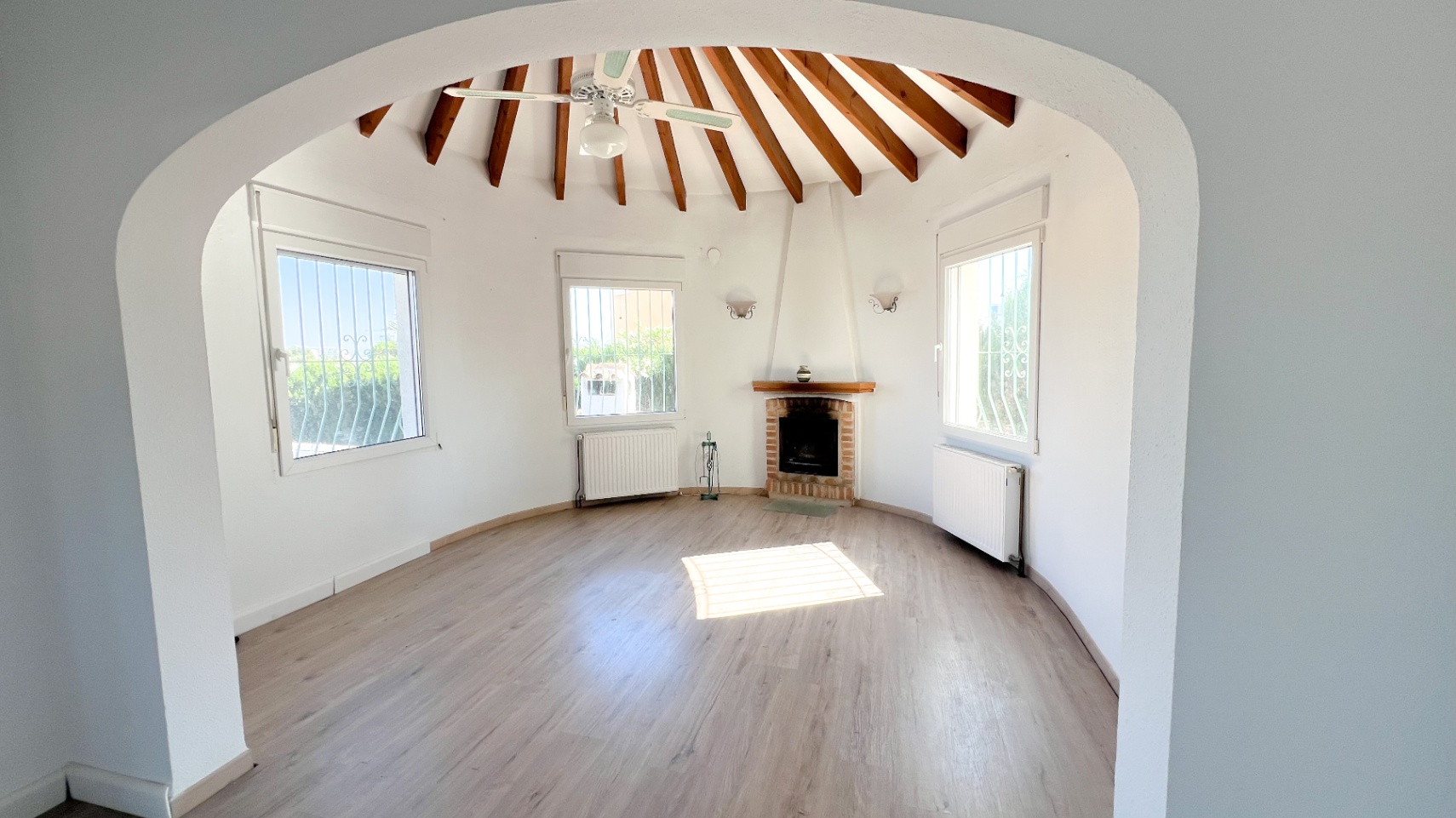 Villa with pool and views of the Peñón in Calpe