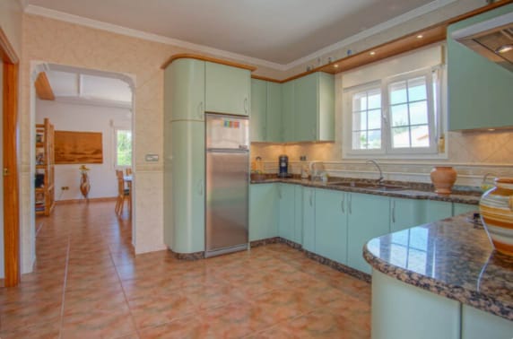 Luxurious villa in Calp (Costa Blanca), ideal for both permanent residence and investment.