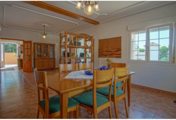 Luxurious villa in Calp (Costa Blanca), ideal for both permanent residence and investment.