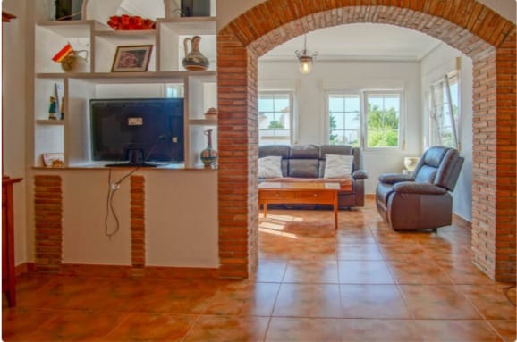 Luxurious villa in Calp (Costa Blanca), ideal for both permanent residence and investment.