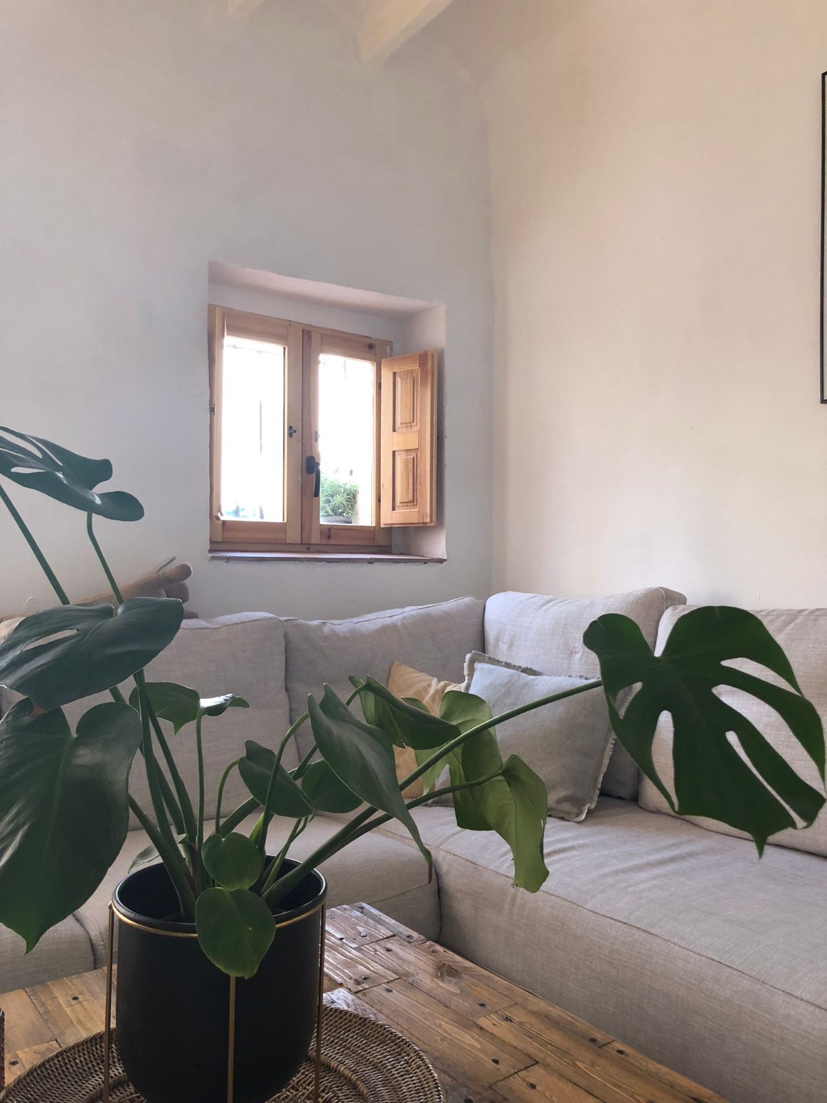 Charming renovated village house with terrace and mountain views in the old town of Polop.