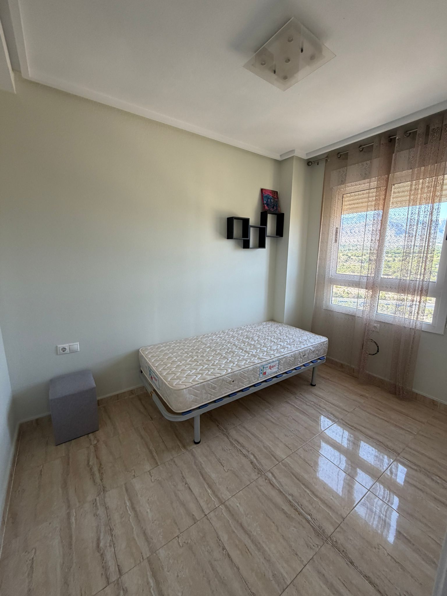 Eksklusiv lejlighed på 18. etage med stor terrasse, havudsigts og garage i Benidorm.