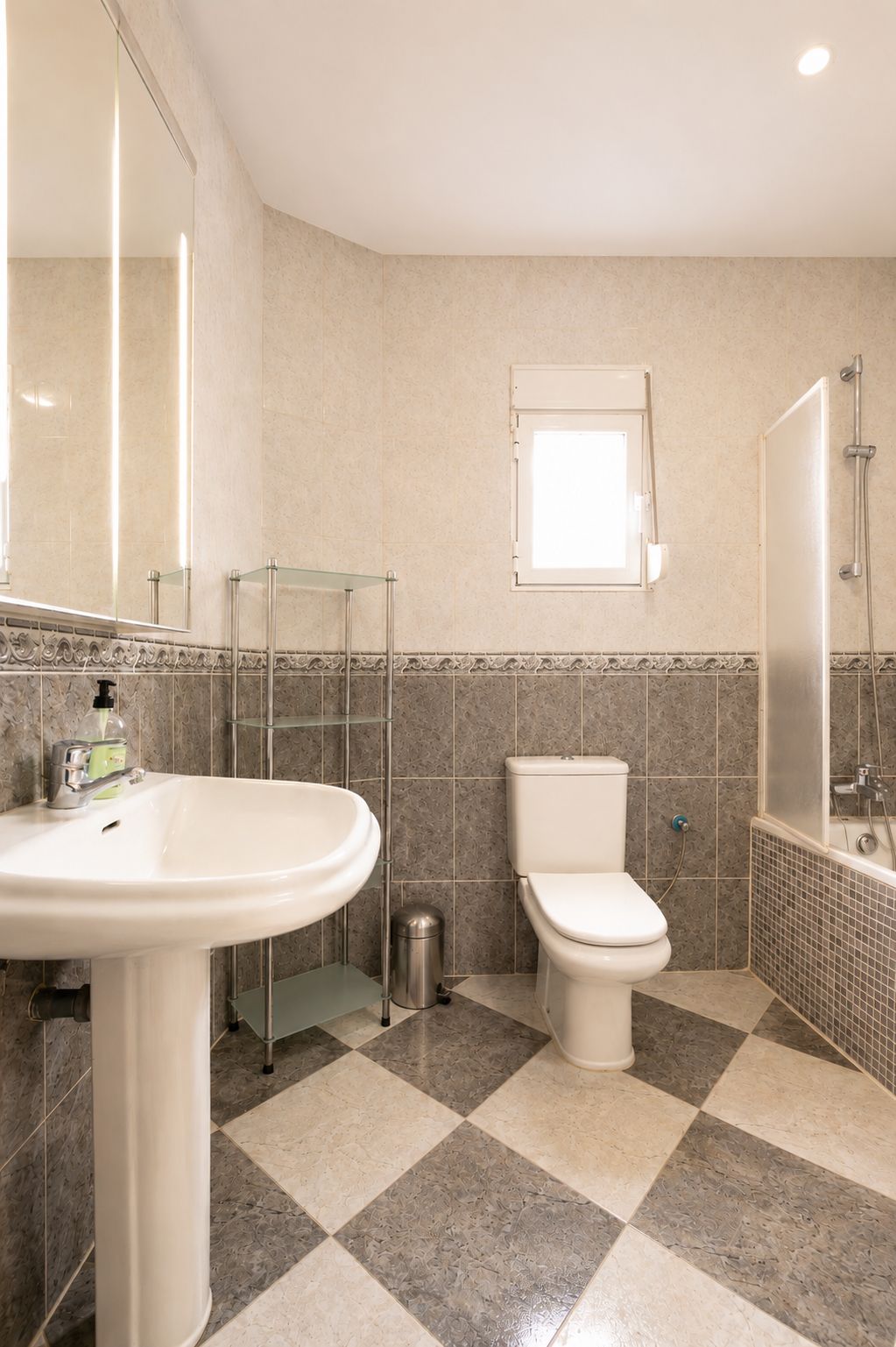 Spacious home with a large terrace and endless possibilities