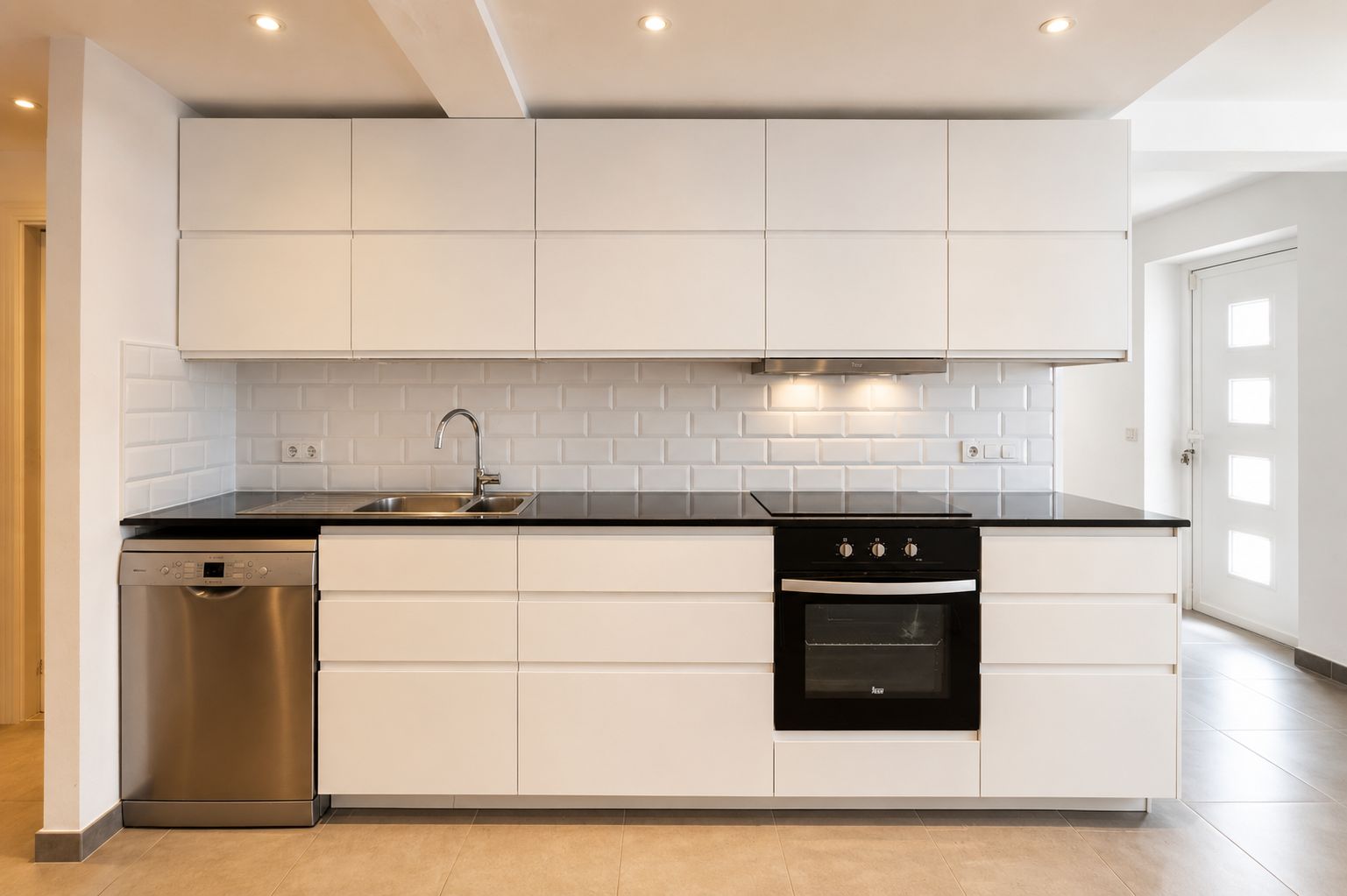 Spacious home with a large terrace and endless possibilities