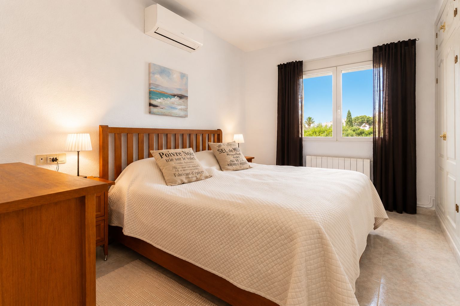 Spacious home with a large terrace and endless possibilities