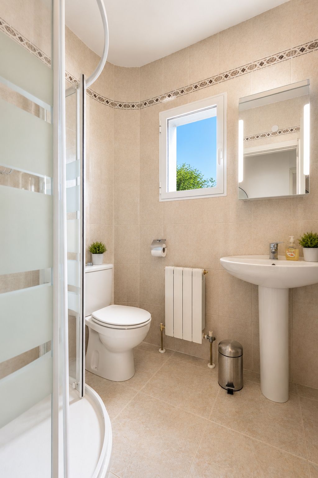 Spacious home with a large terrace and endless possibilities