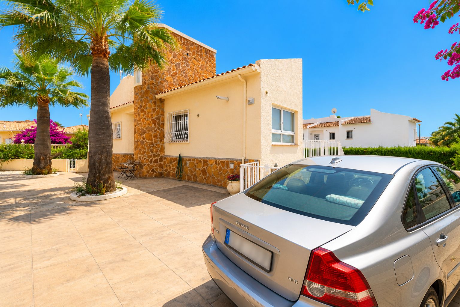 Spacious home with a large terrace and endless possibilities