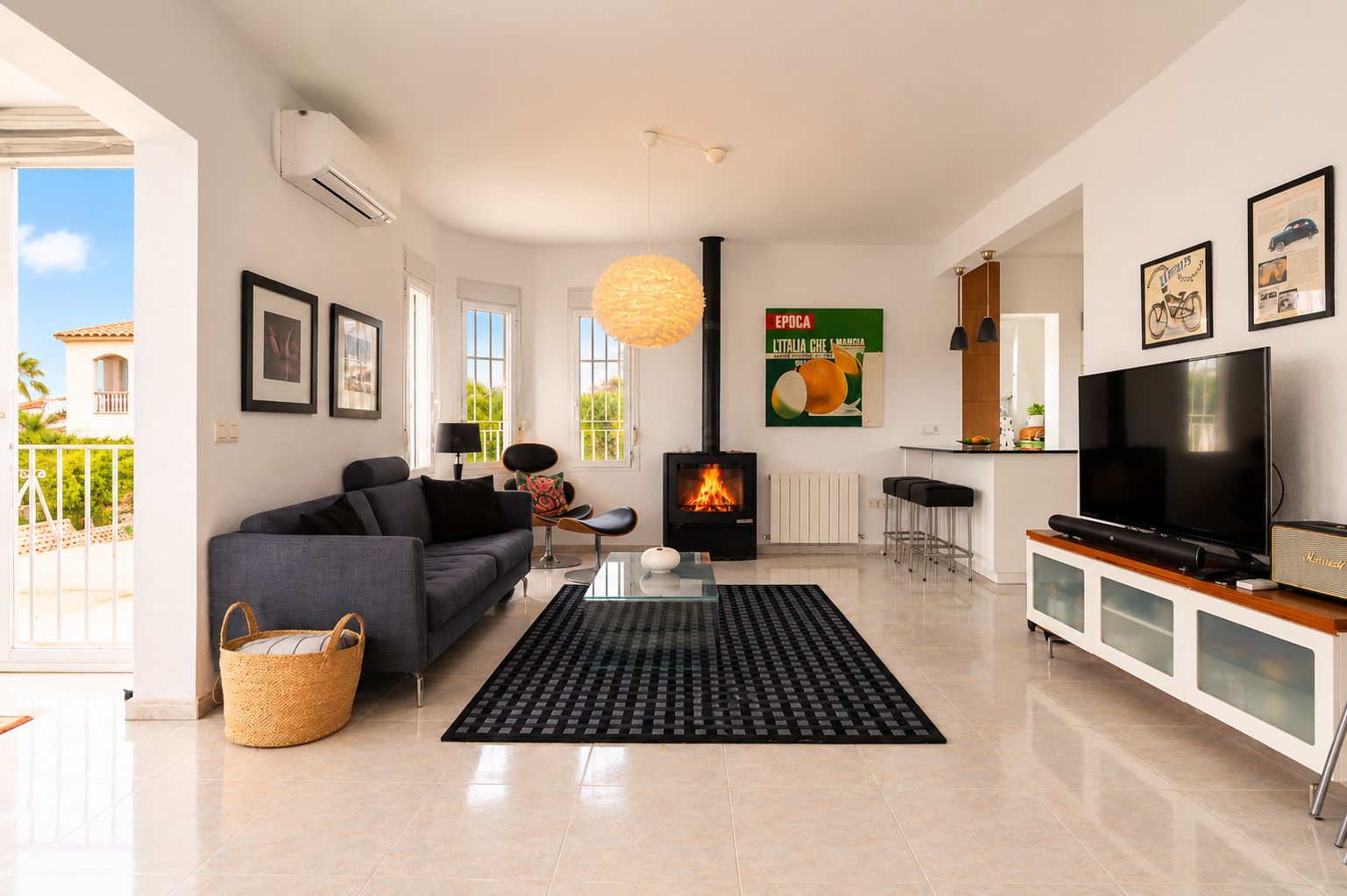 Spacious home with a large terrace and endless possibilities