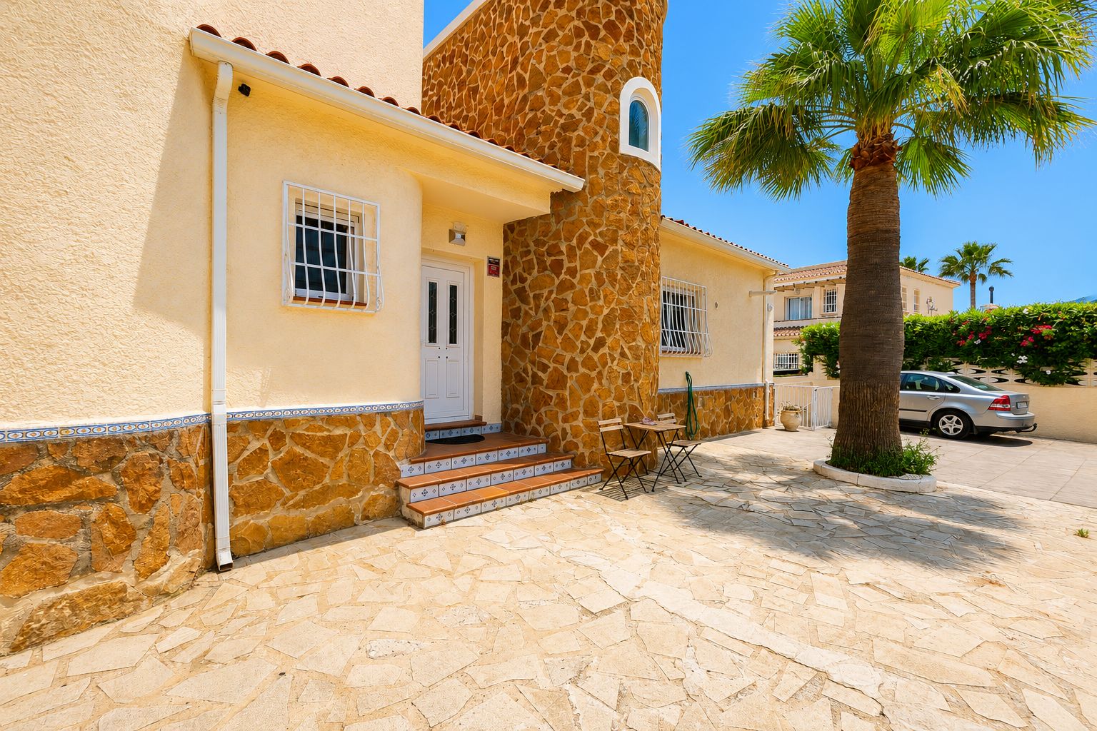 Spacious home with a large terrace and endless possibilities
