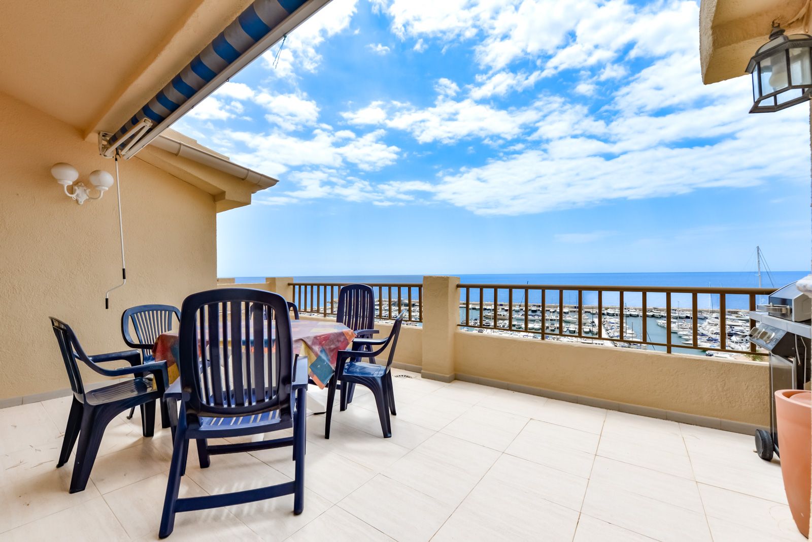 Luxuriöses Penthouse in erster Linie zum Verkauf in Mascarat, Altea