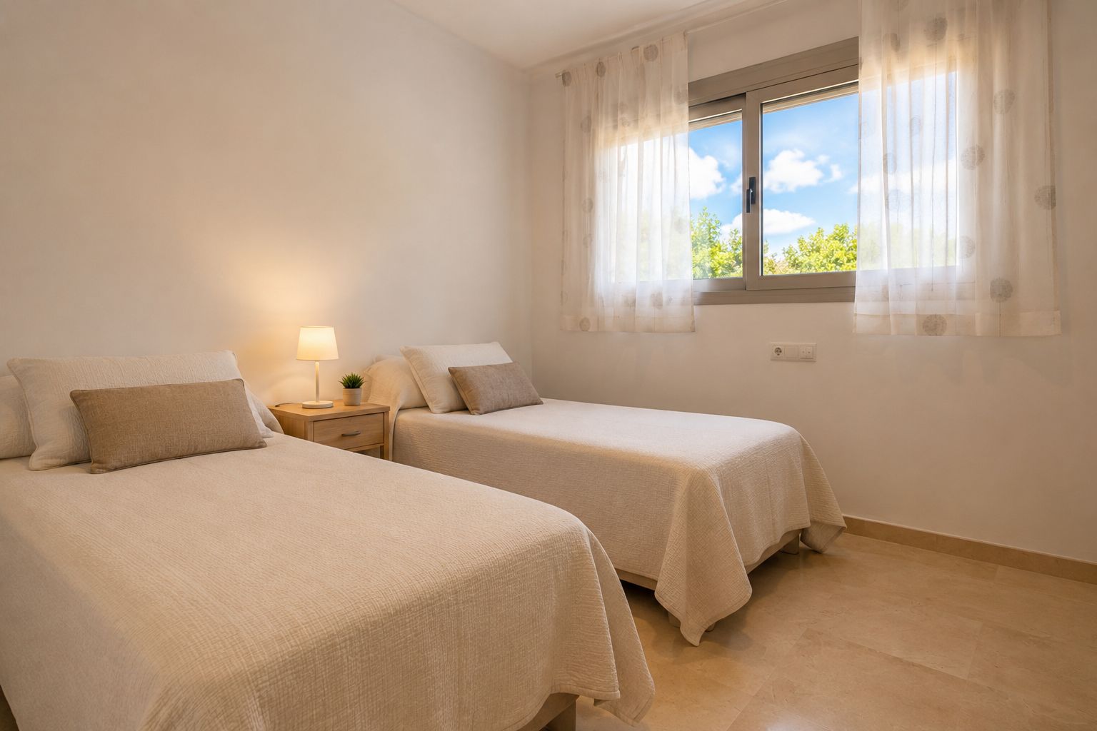 Penthouse Esquinero Exclusivo con Vistas Abiertas a Solo 100 Metros de la Playa de El Albir