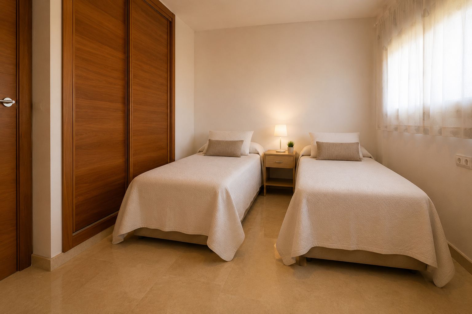 Penthouse Esquinero Exclusivo con Vistas Abiertas a Solo 100 Metros de la Playa de El Albir