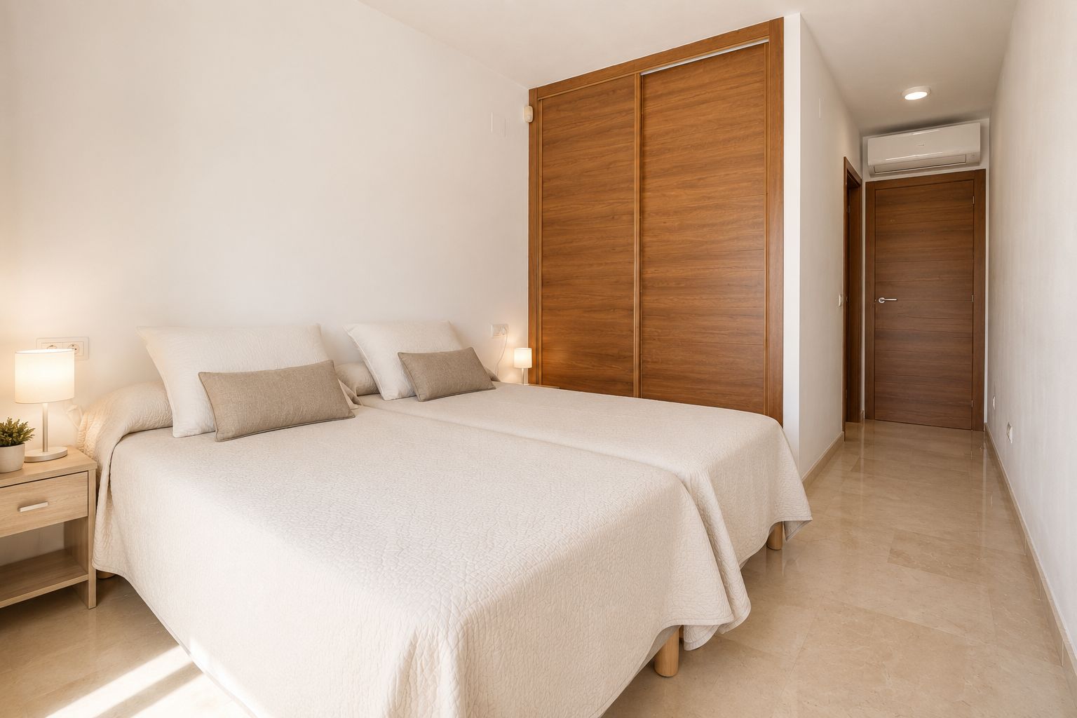 Penthouse Esquinero Exclusivo con Vistas Abiertas a Solo 100 Metros de la Playa de El Albir