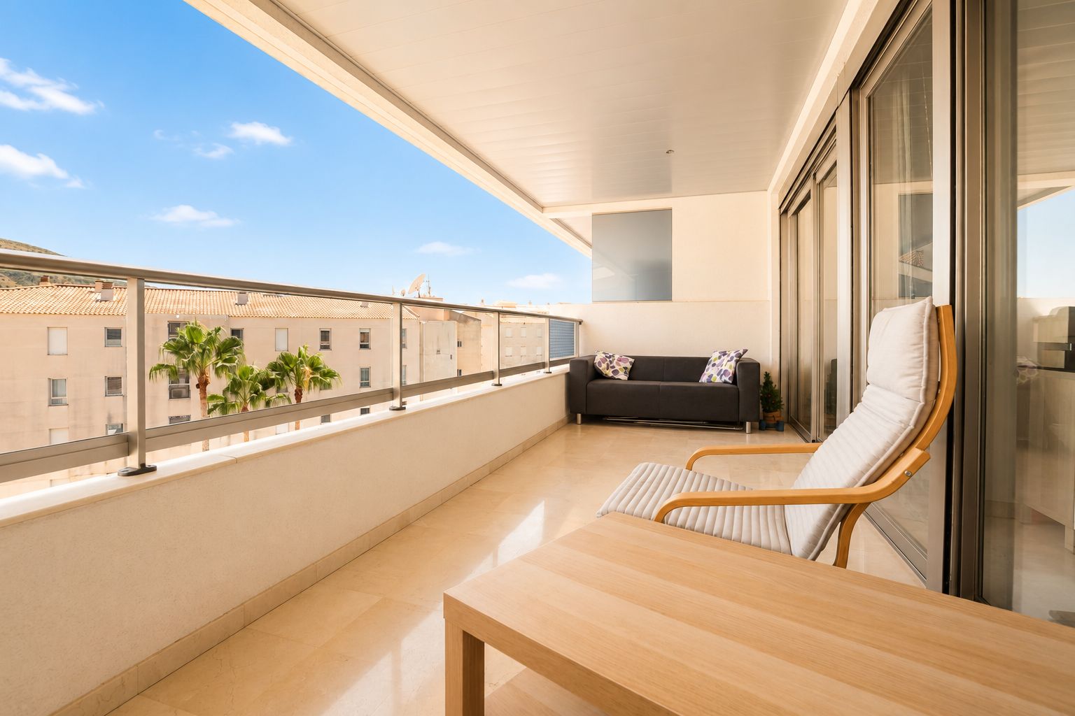 Penthouse Esquinero Exclusivo con Vistas Abiertas a Solo 100 Metros de la Playa de El Albir