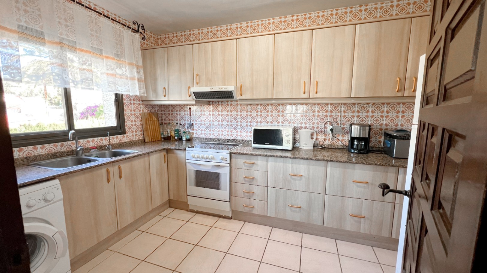 Charming Villa in Walking Distance to the Beach