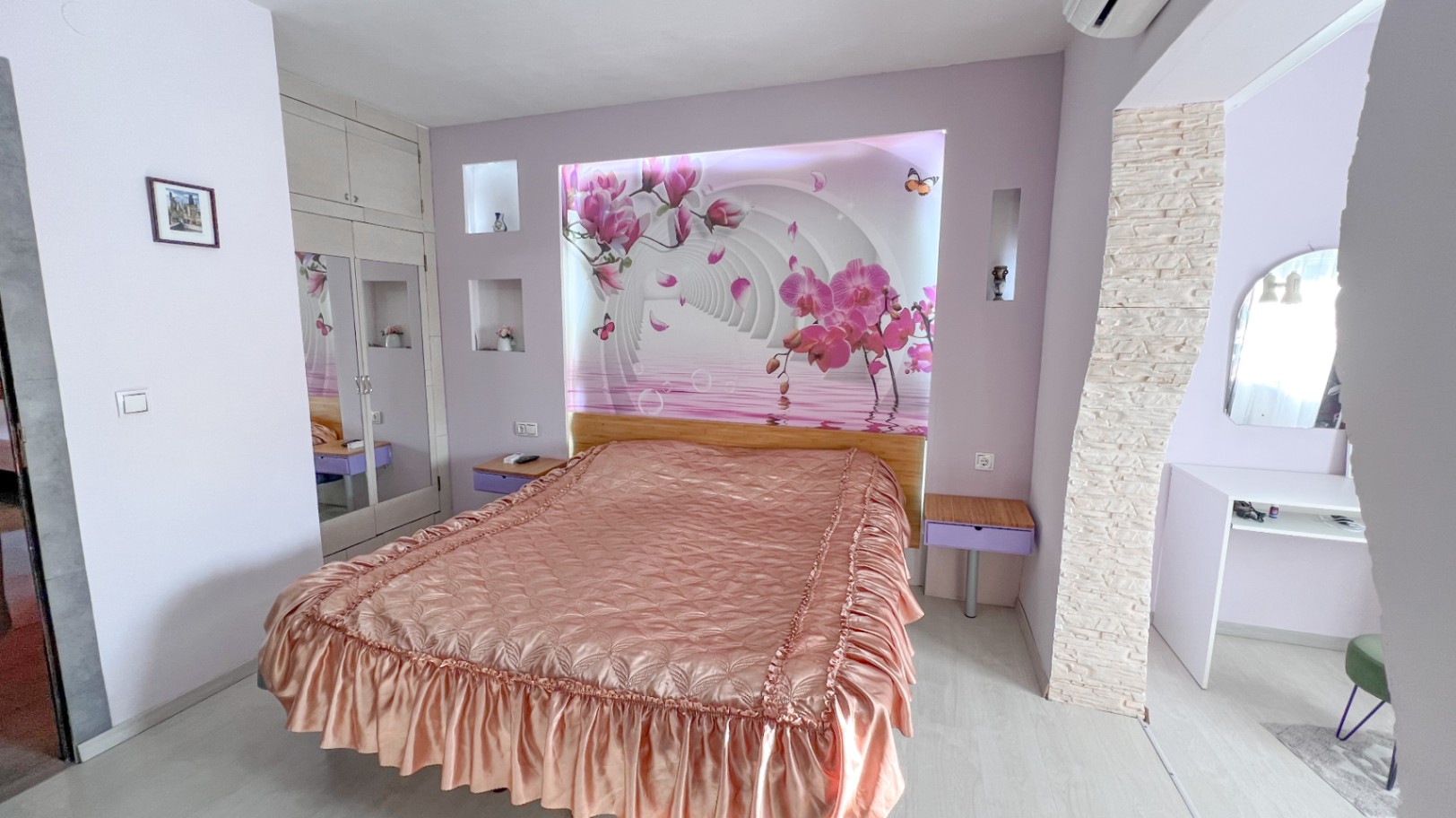 Charming Villa in Walking Distance to the Beach