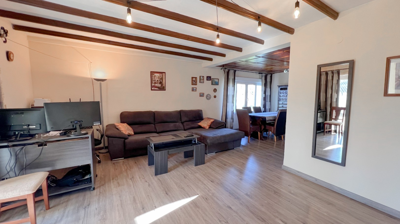 Charming Villa in Walking Distance to the Beach