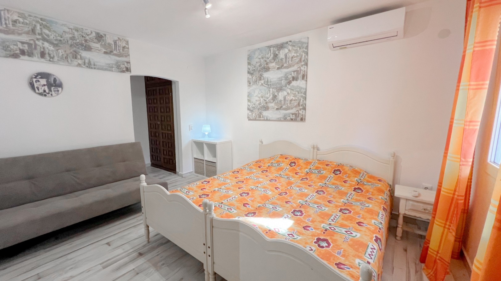 Charming Villa in Walking Distance to the Beach