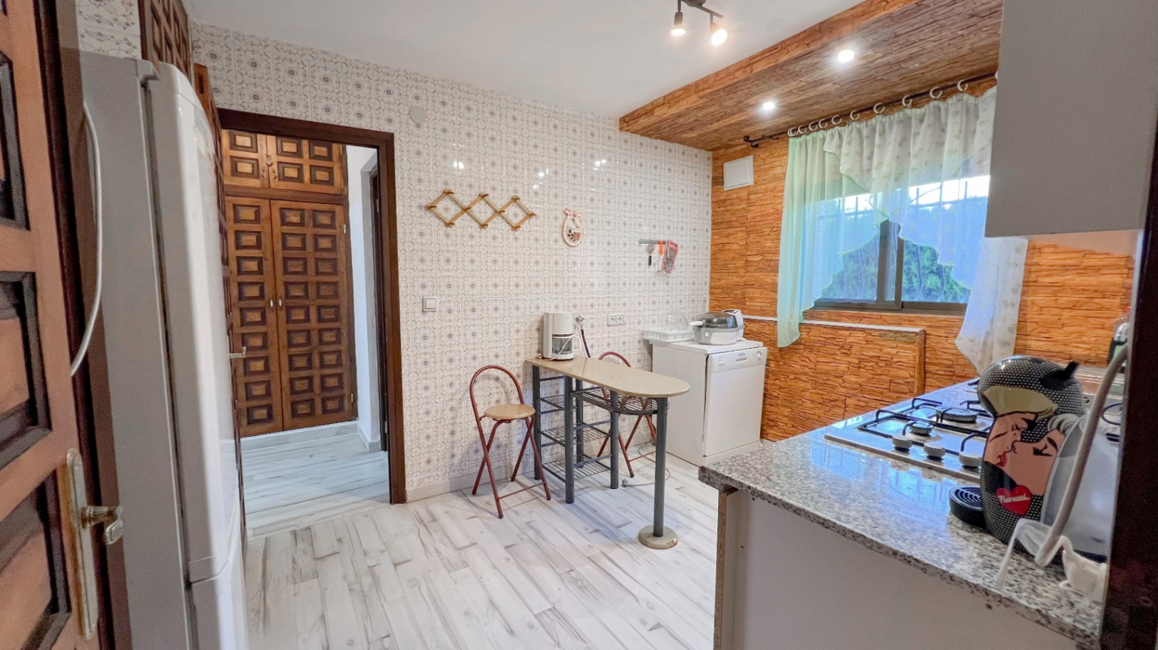 Charming Villa in Walking Distance to the Beach