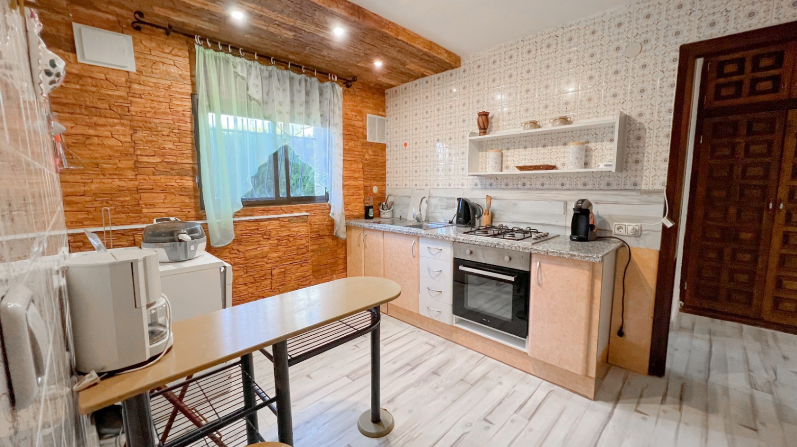 Charming Villa in Walking Distance to the Beach