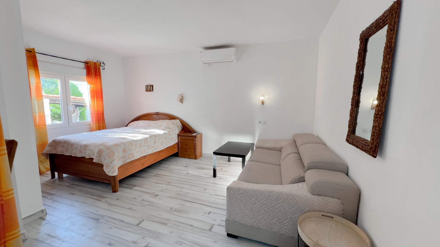 Charming Villa in Walking Distance to the Beach
