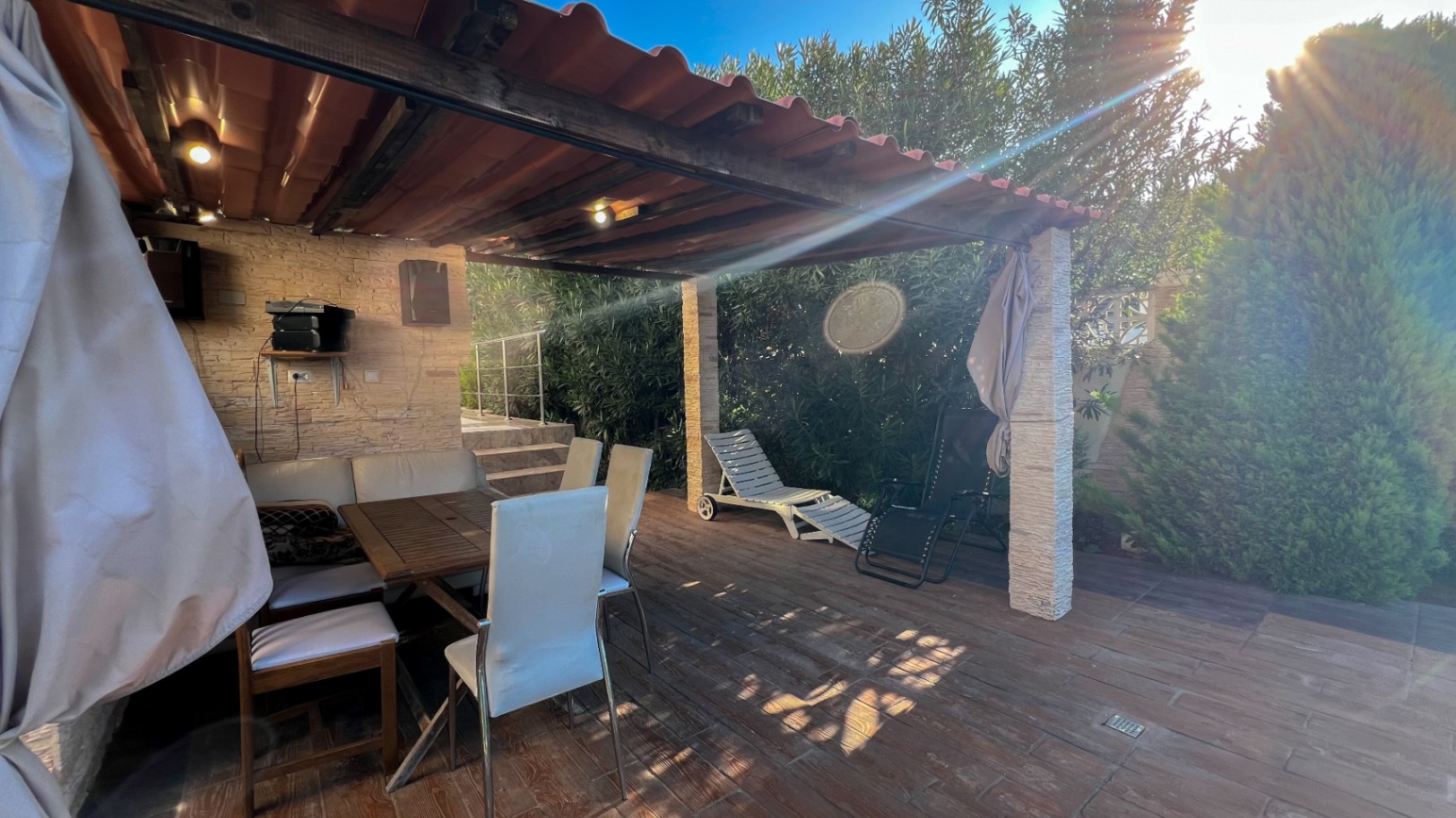 Charming Villa in Walking Distance to the Beach