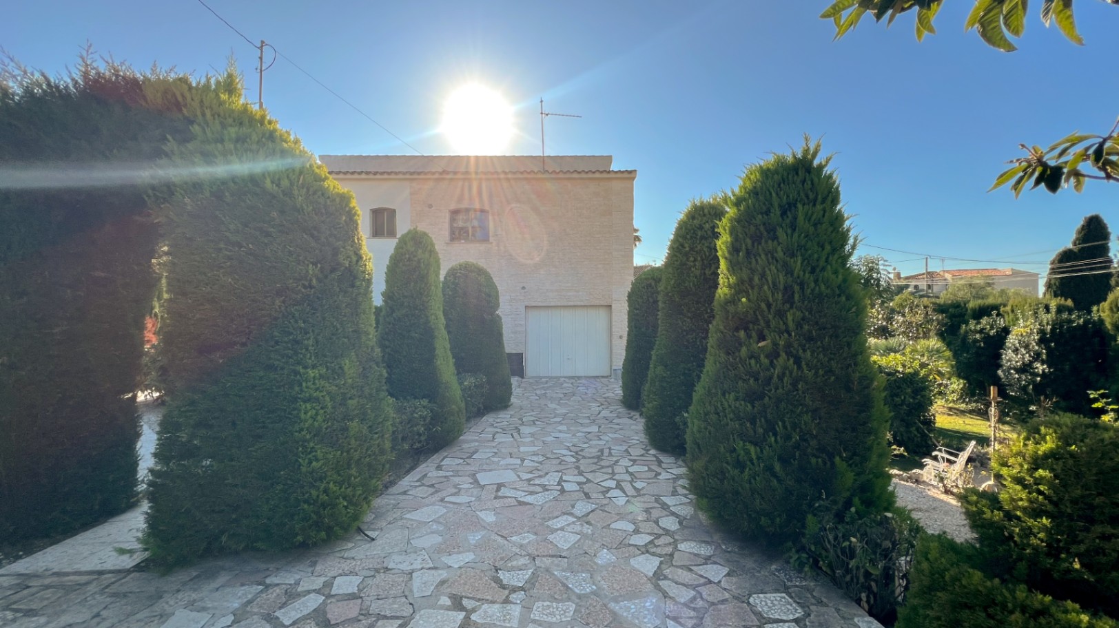 Charming Villa in Walking Distance to the Beach