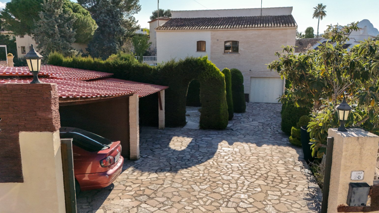 Charming Villa in Walking Distance to the Beach