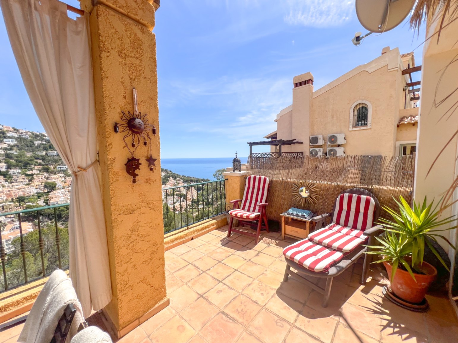 Cozy townhouse with sea views, Altea Hills