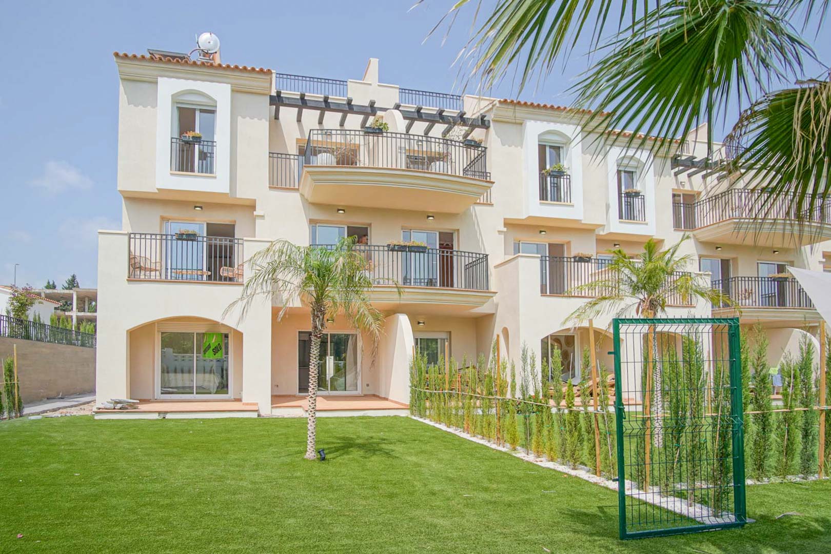 Modern apartment with panoramic views of Montgó and private solarium, Dénia