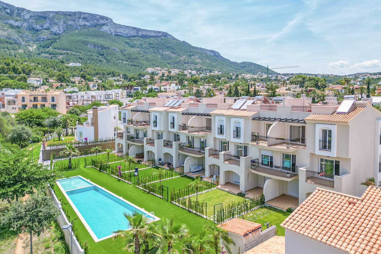 Modern apartment with panoramic views of Montgó and private solarium, Dénia