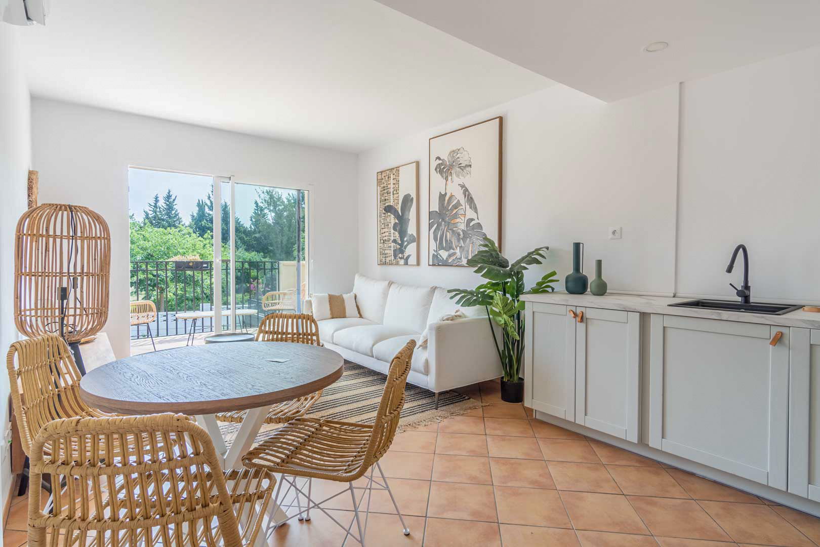 Modern apartment with panoramic views of Montgó and private solarium, Dénia