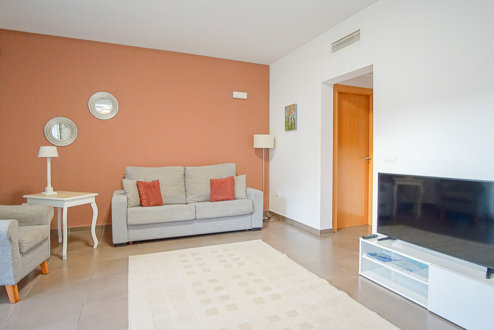 Charming Ground-Floor Apartment with Terrace and Montgó View, Denia