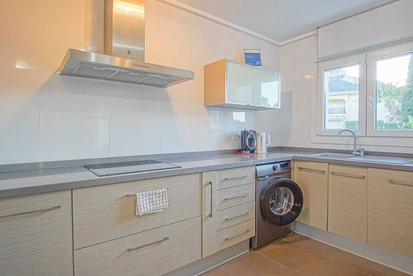 Charming Ground-Floor Apartment with Terrace and Montgó View, Denia