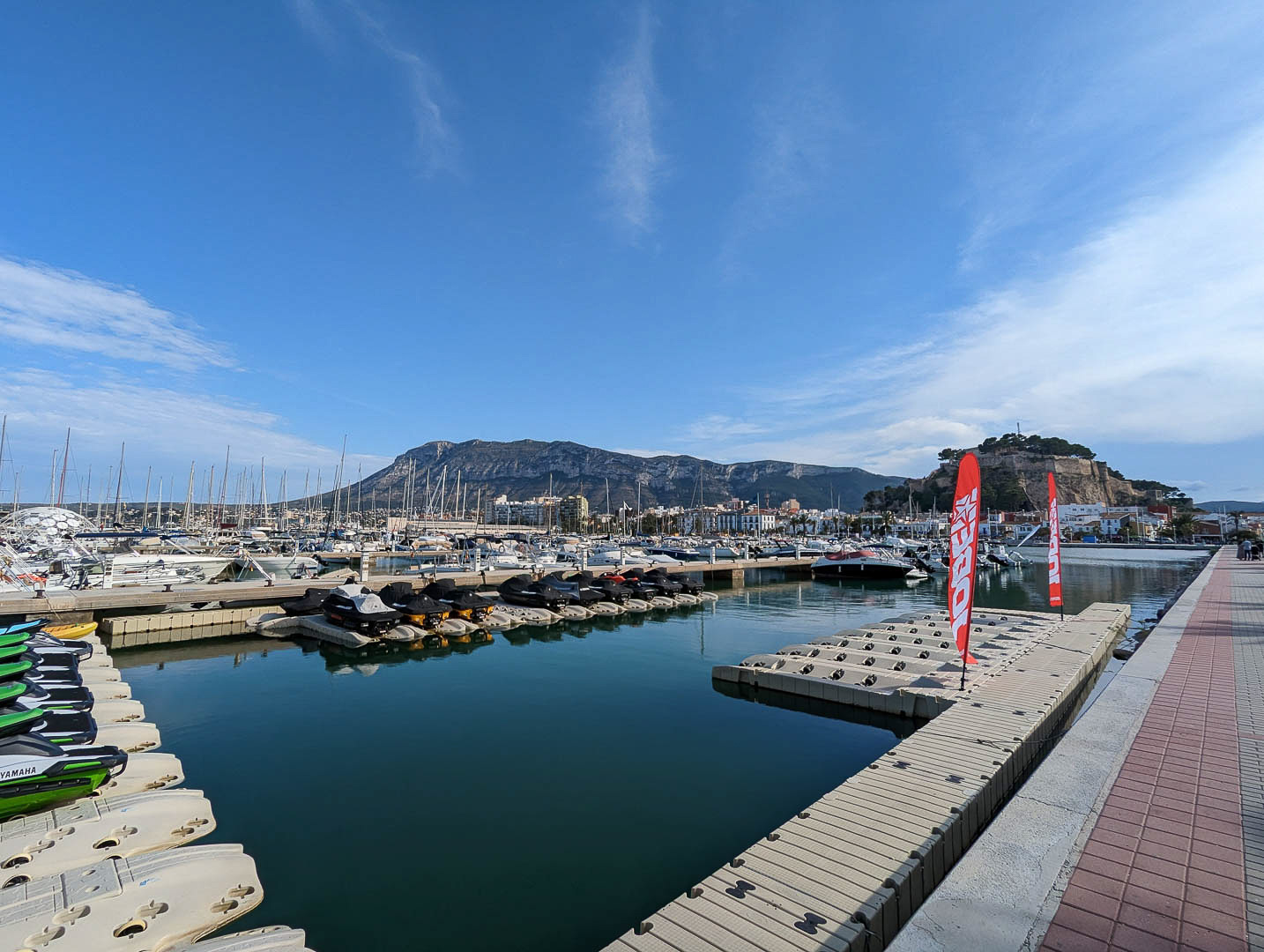 Charming Ground-Floor Apartment with Terrace and Montgó View, Denia