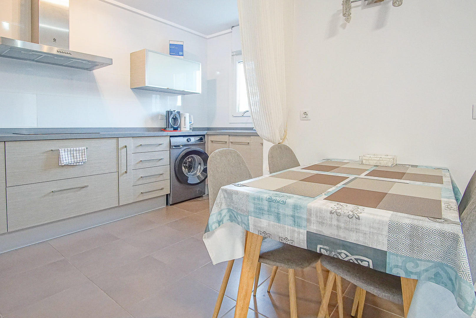Charming Ground-Floor Apartment with Terrace and Montgó View, Denia