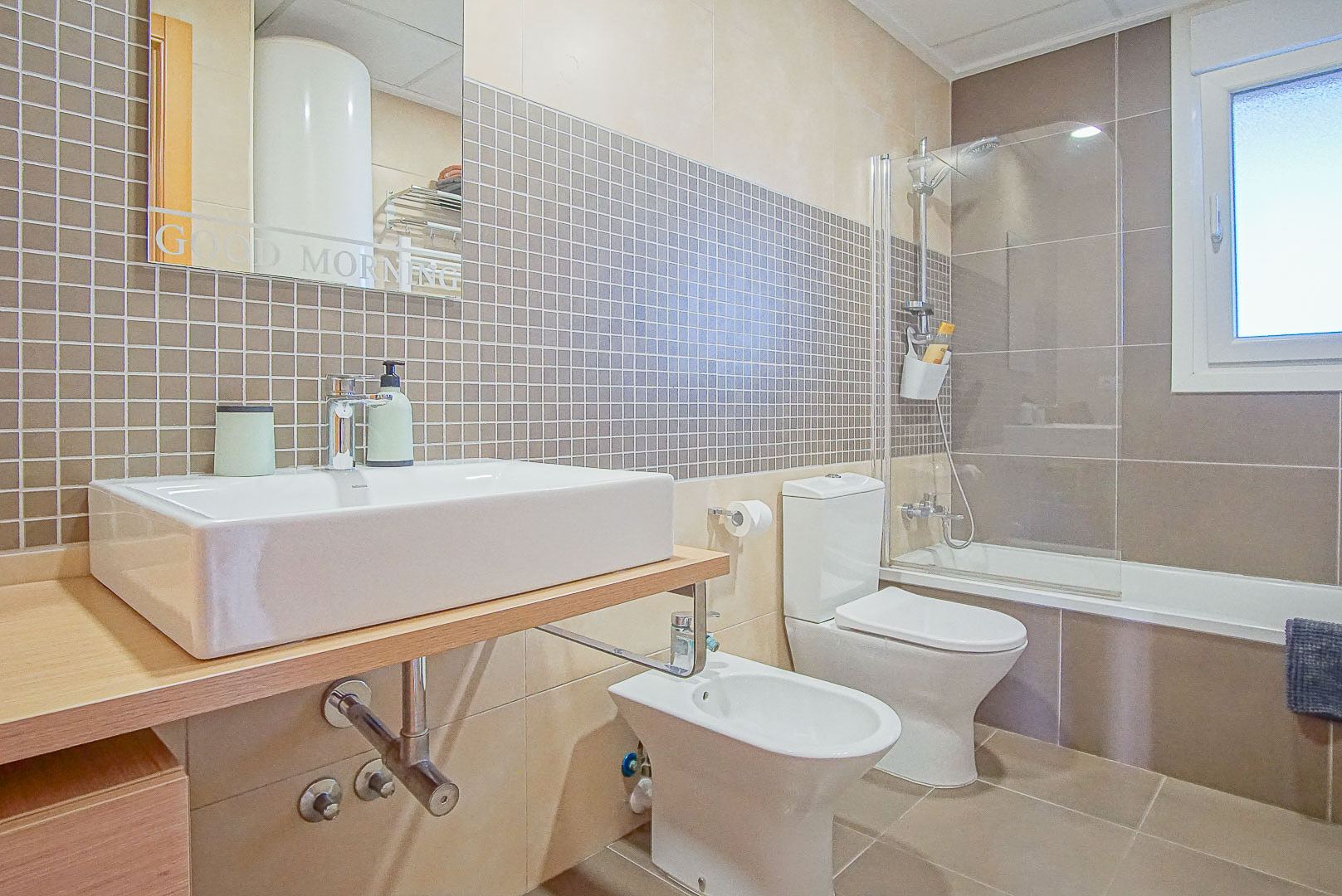 Charming Ground-Floor Apartment with Terrace and Montgó View, Denia