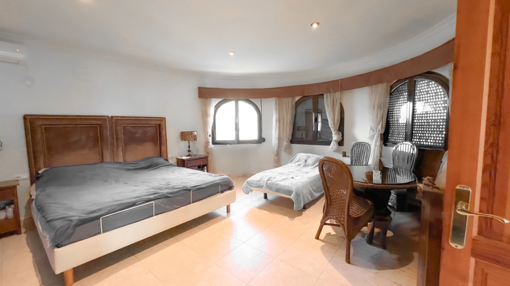 Big Opportunity Villa with Breathtaking Panoramic Sea Views